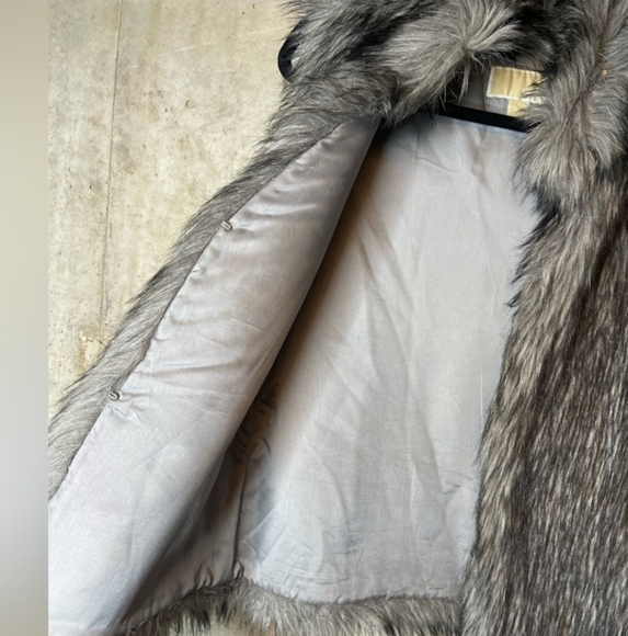 Michael Michael Kors Faux Fur Vest SIZE M Medium - Picture 3 of 4